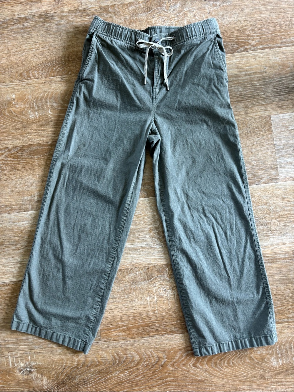 Vuori Olive Green Drawstring Relaxed Pants